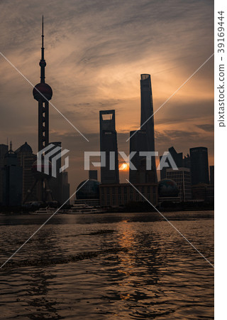 Dawn vertical composition of a skyscraper in Shanghai, China Dawn vertical composition of a skyscraper in Shanghai, China 39169444