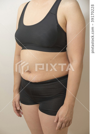 女人在飲食前對角離開 女人在飲食前對角離開 39170228
