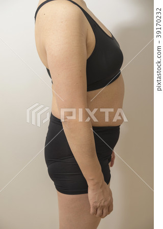 女性右側飲食前 女性右側飲食前 39170232