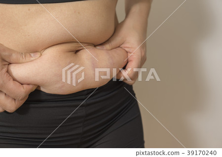 Woman's stomach in front of a diet 39170240