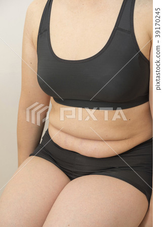 女性兩階段坐在飲食之前 39170245
