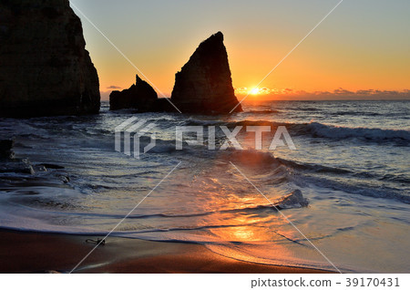 Sunrise of the Omiwa moon coast Sunrise of the Omiwa moon coast 39170431