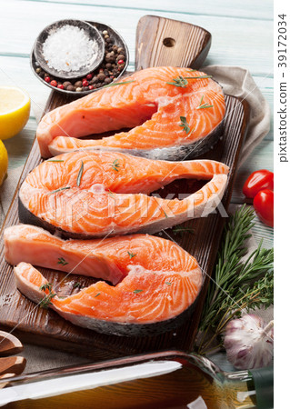 Raw salmon fish steaks Raw salmon fish steaks 39172034