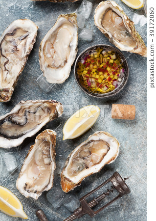 Fresh oysters 39172060
