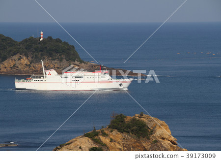 Ferry Kunigaga leaving Seven Kind Port (Mihosekicho, Matsue City, Shimane Prefecture) 39173009