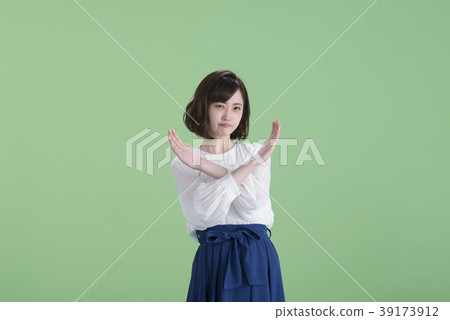 Woman posing posing greenback 39173912