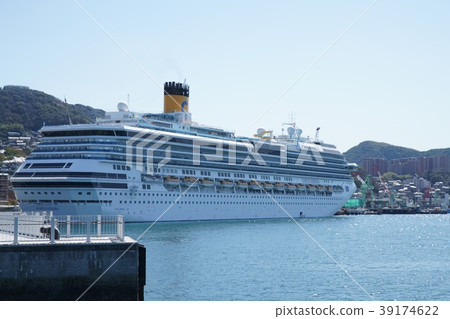 Large Cruise Ship Large Cruise Ship 39174622