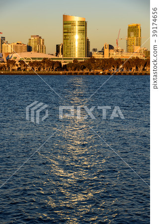 Downtown scenery of San Diego Evening scenery Vertical composition Downtown scenery of San Diego Evening scenery Vertical composition 39174656