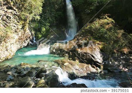 Shizuoka Prefecture Nanataki Kama Falls 39175031