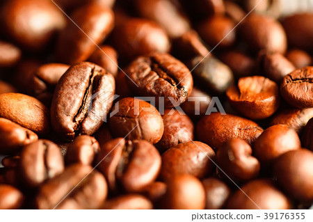 Close-up of brown roasted coffee beans Close-up of brown roasted coffee beans 39176355