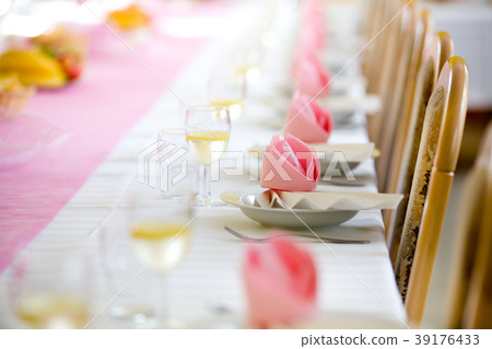 Reception or wedding table ready, horizontal Reception or wedding table ready, horizontal 39176433