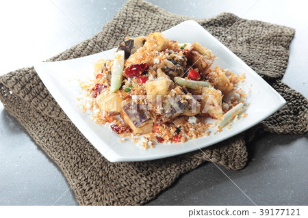 deep fried fish 39177121