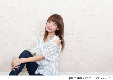 Relaxed woman 39177786