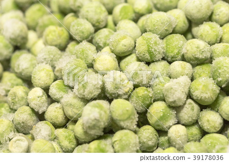 Frozen green peas Frozen green peas 39178036