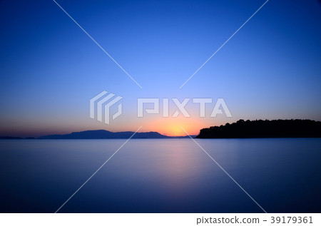 Dawn in the Seto 39179361