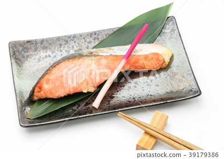 Pickles of salmon 39179386