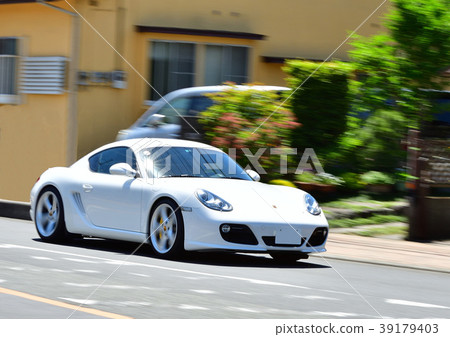 Fast running 39179403
