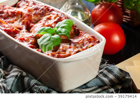 Hot tasty lasagna with spinach Hot tasty lasagna with spinach 39179414