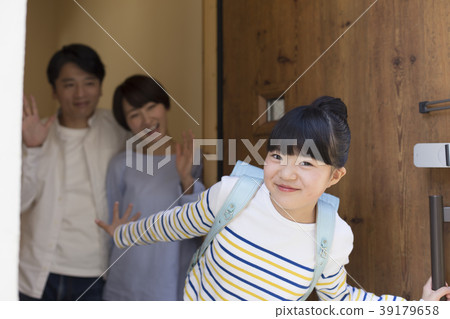 女兒去上學 39179658