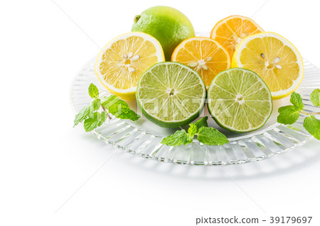 檸檬和酸橙 39179697