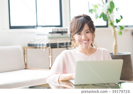 A young lady (personal computer) 39179728