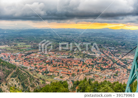 Aerial view over the roofs, Gubbio, Italy 39179963