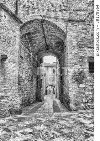 Scenic streets of Assisi, Umbria, Italy 39179964