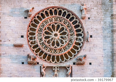 Rose window of the Cathedral of Assisi, Italy Rose window of the Cathedral of Assisi, Italy 39179967