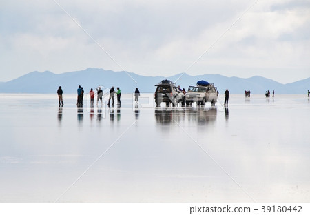 Uyuni salt lake   39180442