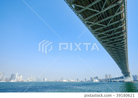 Rainbow Bridge seen from Shibaura Minami Pier Park Rainbow Bridge seen from Shibaura Minami Pier Park 39180621