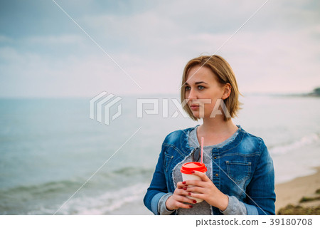 Girl with a short haircut by the sea Girl with a short haircut by the sea 39180708