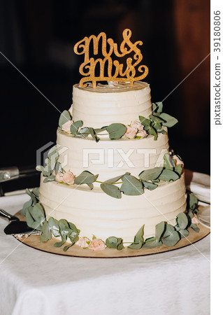 wedding cake three tiers decorated 39180806