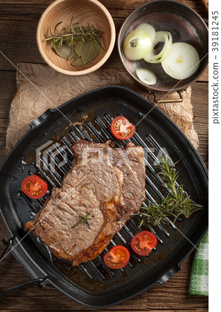 Fried beef steak. 39181245