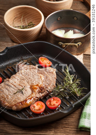 Fried beef steak. 39181246