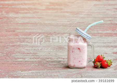 Mug of yogurt and strawberries 39181699