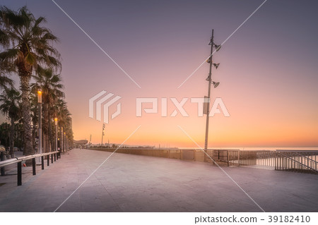 Promenade on Barceloneta Beach in Barcelona 39182410