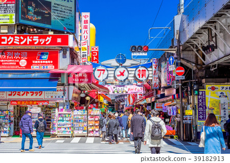 Tokyo Ueno Ameyoko cityscape (Okachimachi side entrance) Tokyo Ueno Ameyoko cityscape (Okachimachi side entrance) 39182913