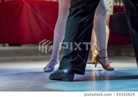 young couple dancing latin 39183628