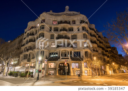 Barcelona Casa Mila 39185347