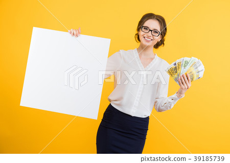 Portrait of confident beautiful young business 39185739