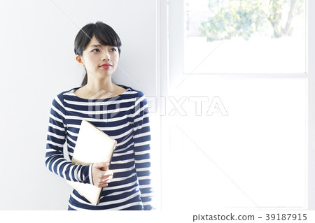 年輕的女士 39187915