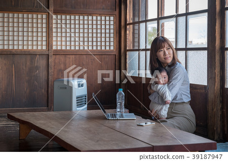 Newcomer mom to teleworking Newcomer mom to teleworking 39187947