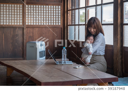 Newcomer mom to teleworking Newcomer mom to teleworking 39187948