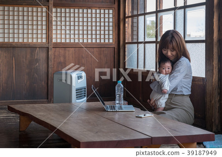 新人媽媽對遠程辦公 新人媽媽對遠程辦公 39187949
