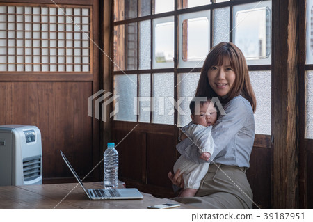 新人媽媽對遠程辦公 新人媽媽對遠程辦公 39187951