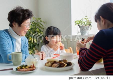 Happy family Happy family 39188917