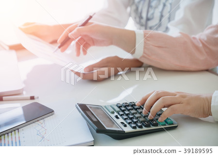 Business meeting time Business meeting time 39189595