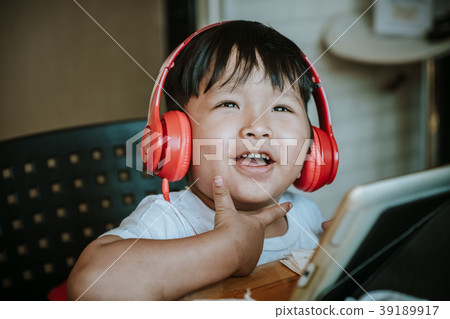 Asian boy listening music Asian boy listening music 39189917