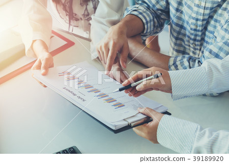 Business team analyzing income charts Business team analyzing income charts 39189920