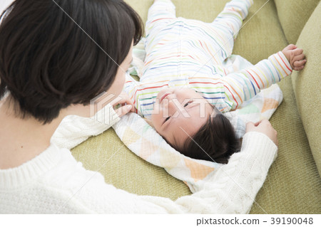 Baby and Mom 39190048